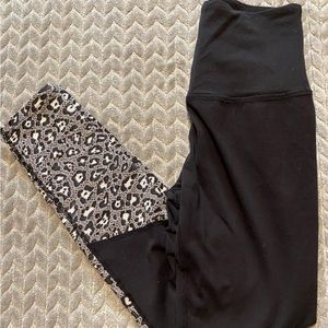 BEYOND YOGA. Women’s leggings.